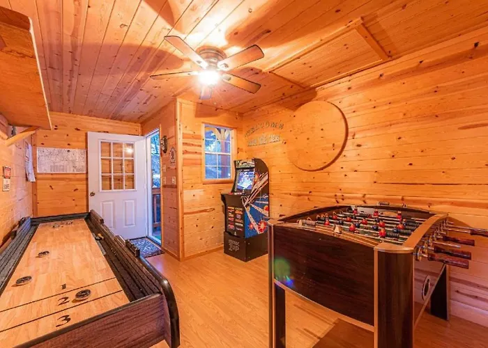 Cabin #6 Bobcat Bunkhouse - Pet Friendly - King Bed - Sleeps 4