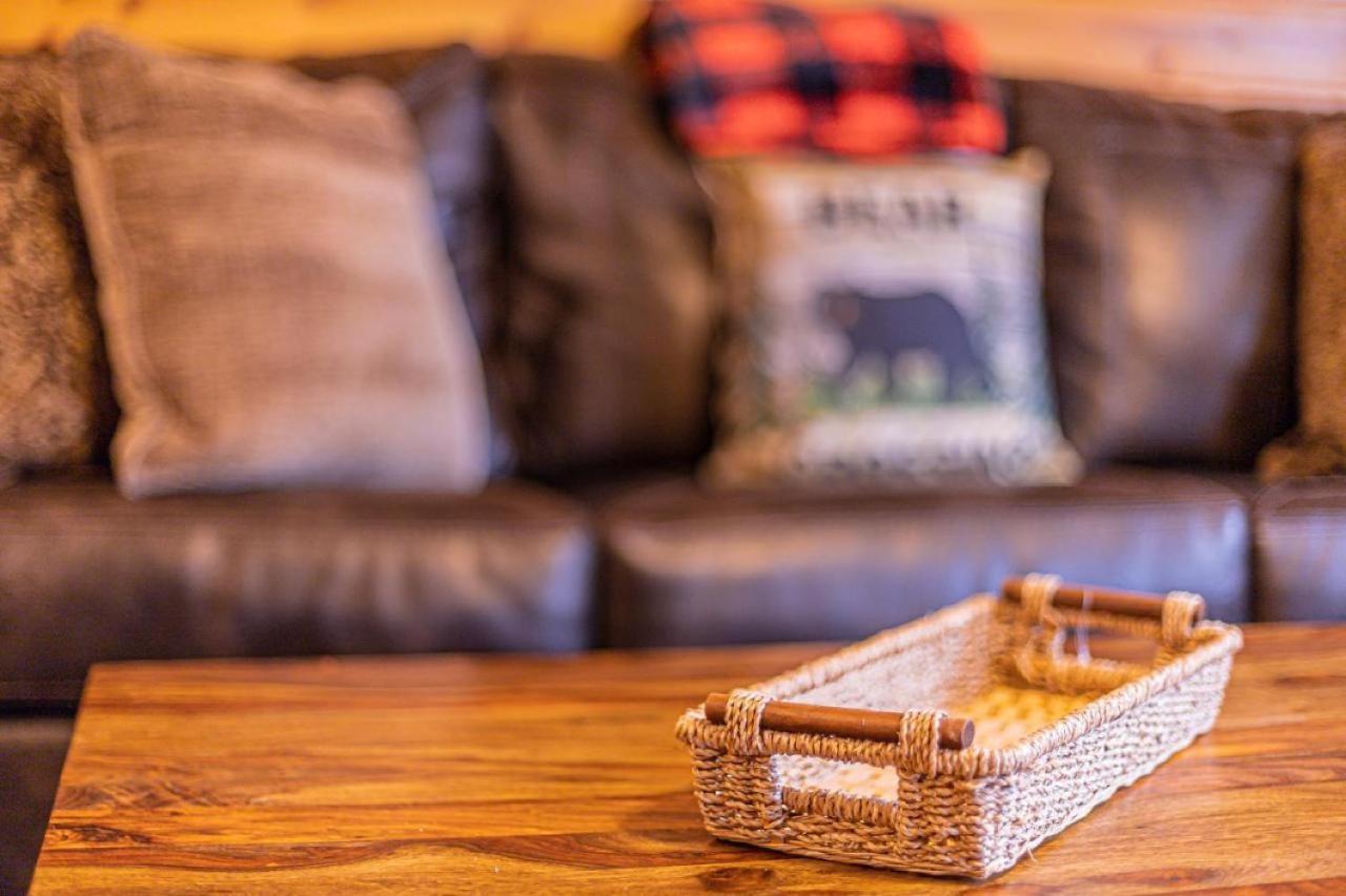 Chalet #6 Bobcat Bunkhouse - Pet Friendly - King Bed - Sleeps 4 Payson