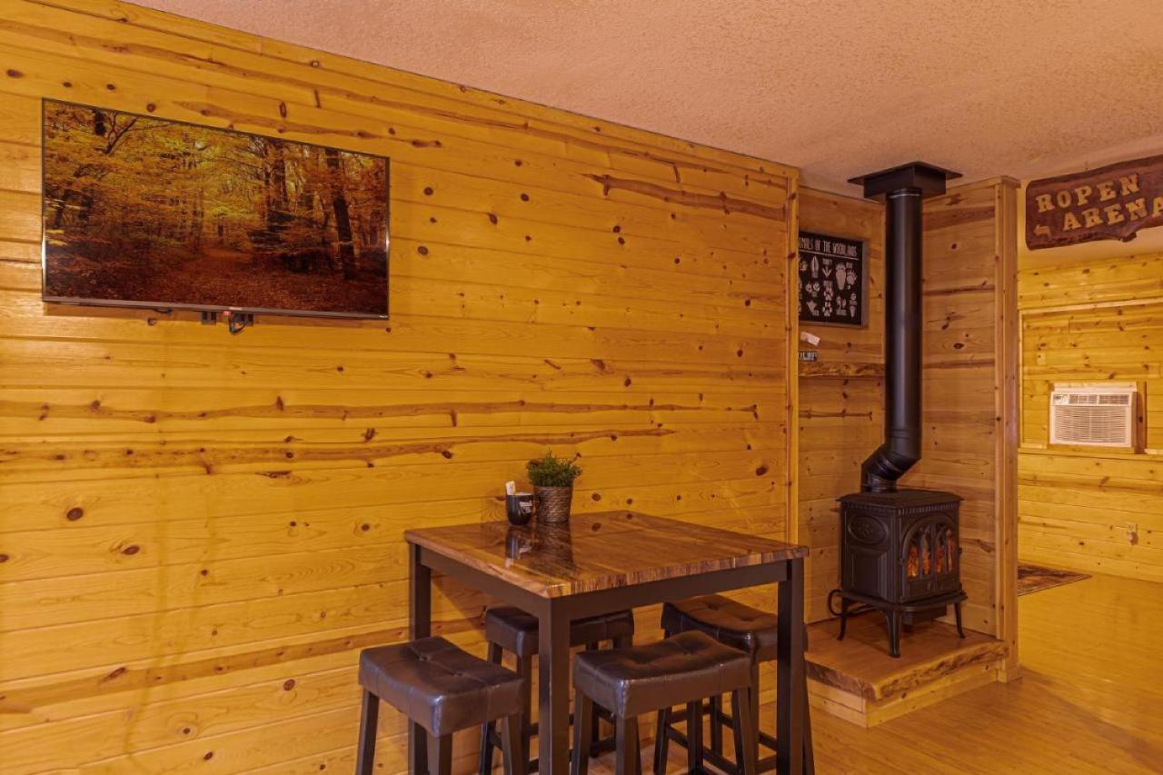 #6 Bobcat Bunkhouse - Pet Friendly - King Bed - Sleeps 4 * Payson