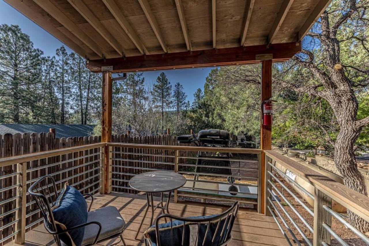 Chalet #6 Bobcat Bunkhouse - Pet Friendly - King Bed - Sleeps 4 *
