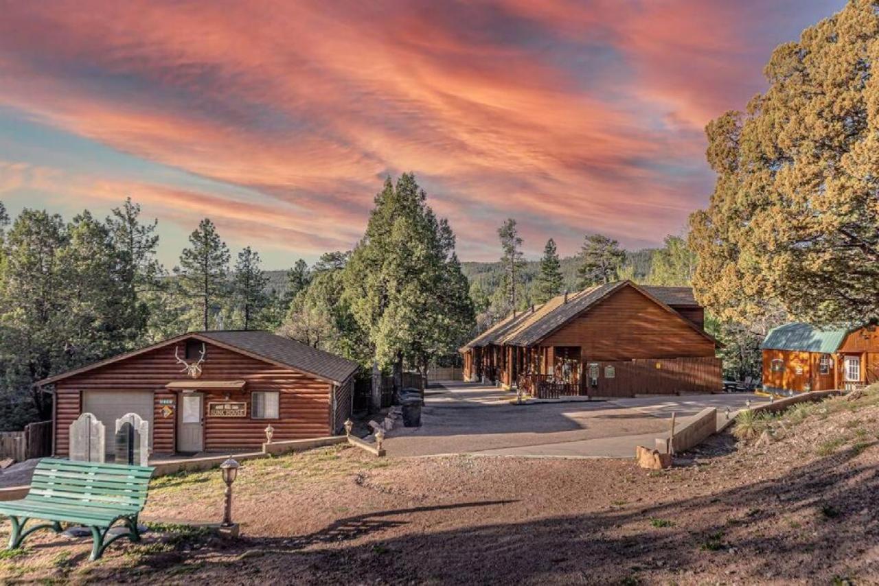 #6 Bobcat Bunkhouse - Pet Friendly - King Bed - Sleeps 4 Payson